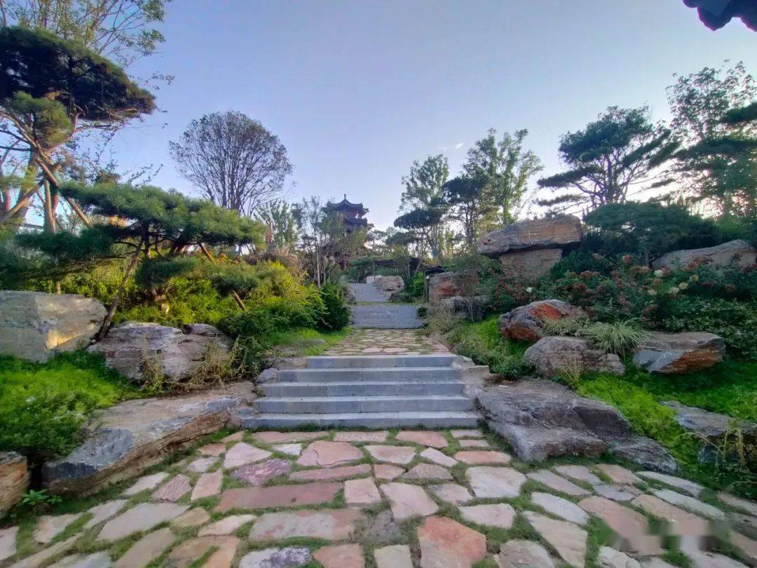 臥龍崗武侯祠文化園旅游設(shè)施及景觀提升建設(shè)項(xiàng)目現(xiàn)已進(jìn)入收尾階段,景觀效果達(dá)到預(yù)期